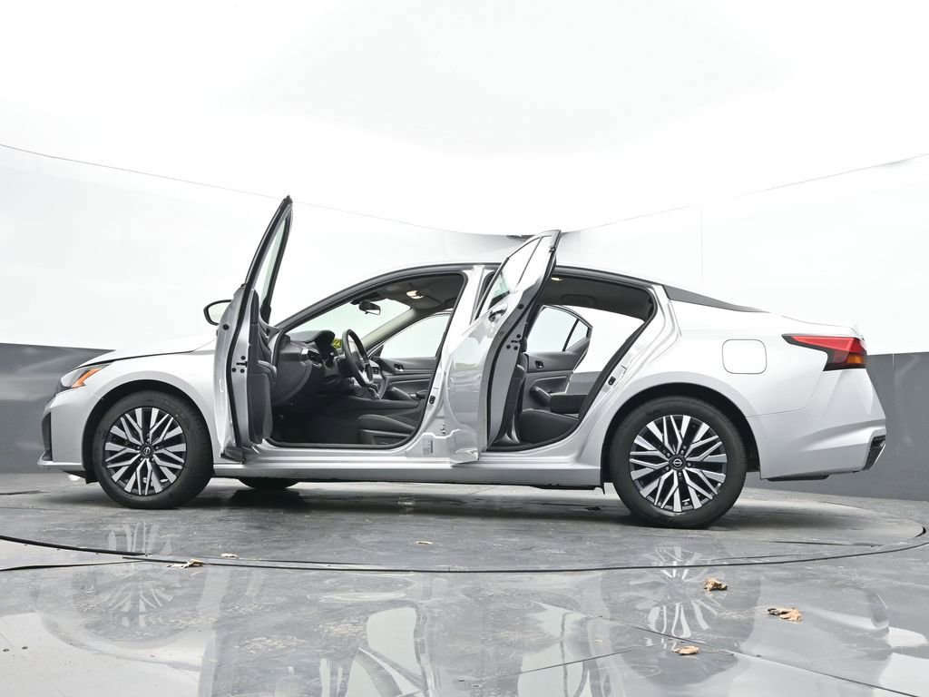 Used 2024 Nissan Altima 2.5 SV FWD image 64