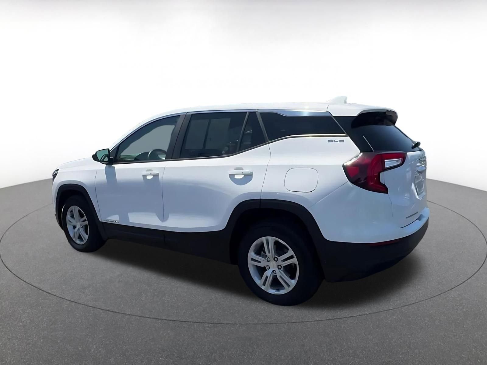 Used 2024 GMC Terrain SLE FWD image 10