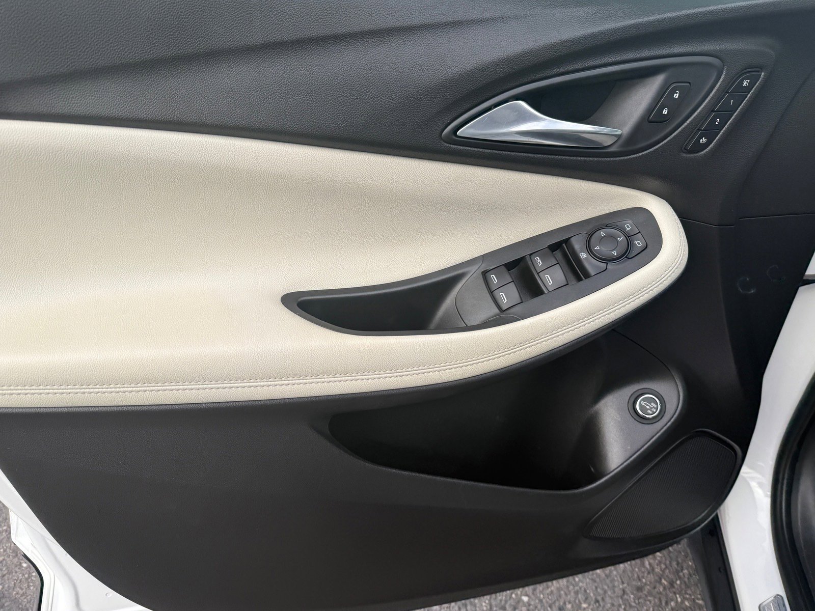 Used 2020 Buick Encore GX Essence w/ Advanced Technology Package image 17