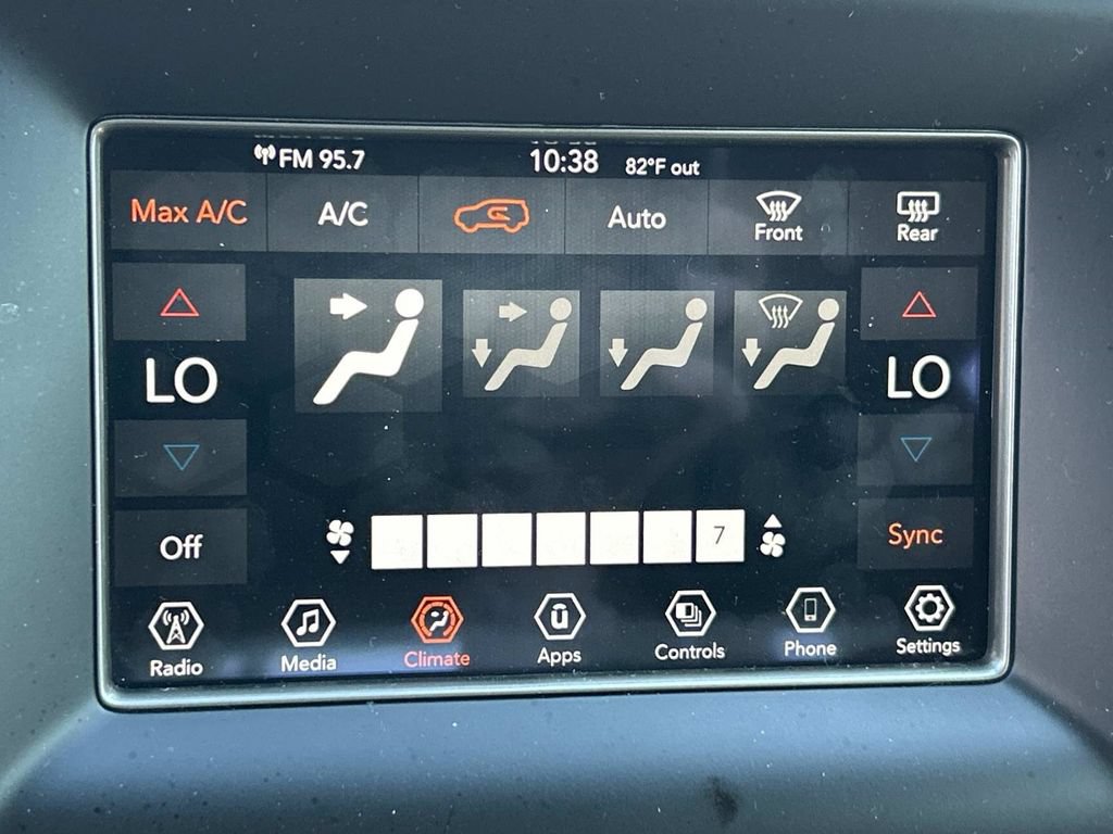 Used 2021 Jeep Grand Cherokee Laredo RWD image 37