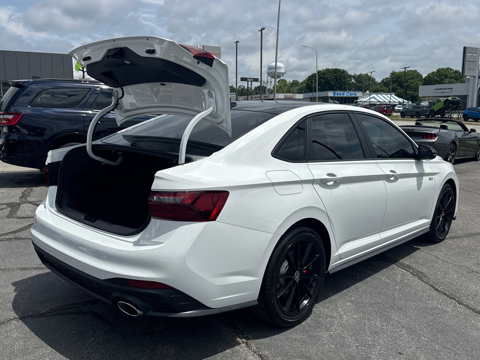 Used 2026 Volkswagen Jetta GLI Autobahn FWD image 17