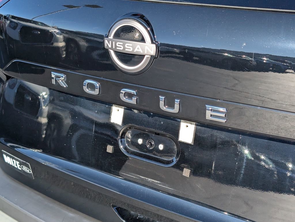 Used 2023 Nissan Rogue S image 23