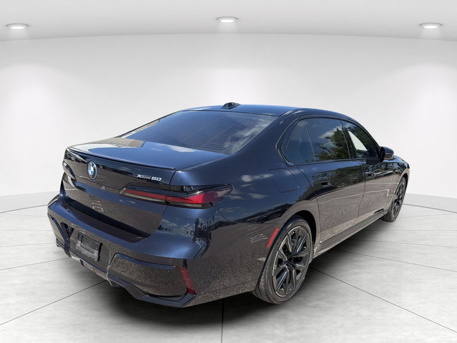 Certified 2024 BMW i7 xDrive60 w/ Executive Package AWD/4WD image 4