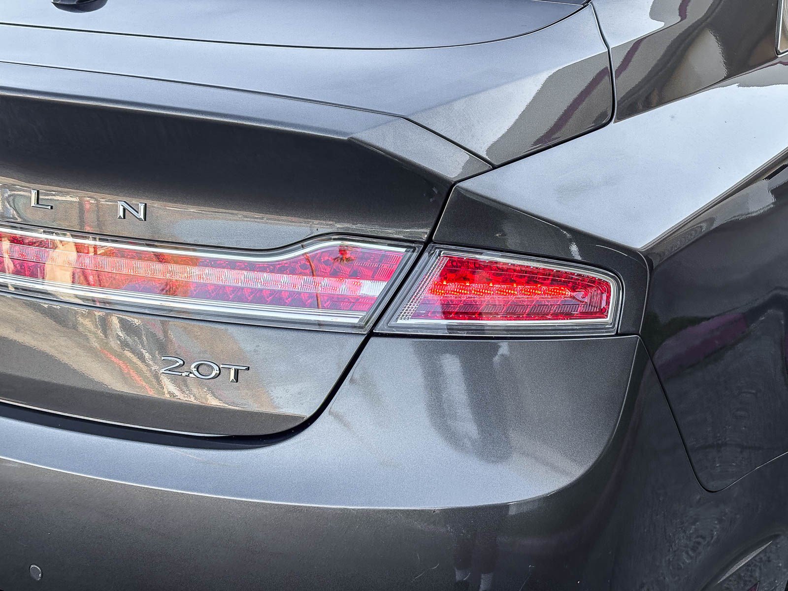 Used 2019 Lincoln MKZ Reserve FWD image 8