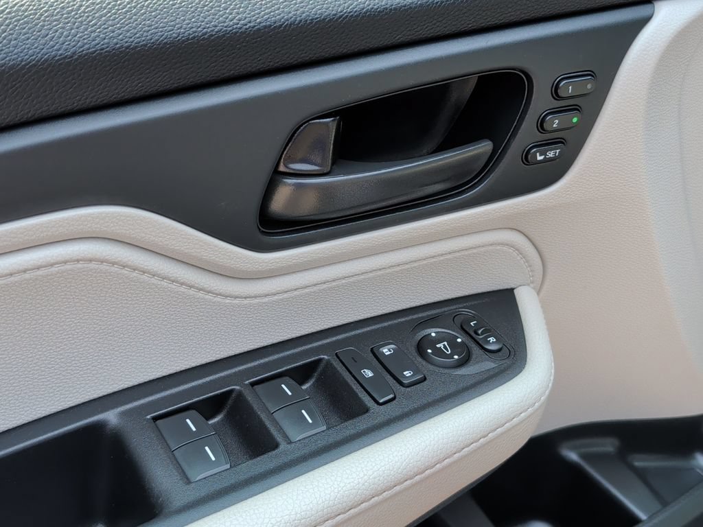 Used 2025 Honda Odyssey EX-L image 15