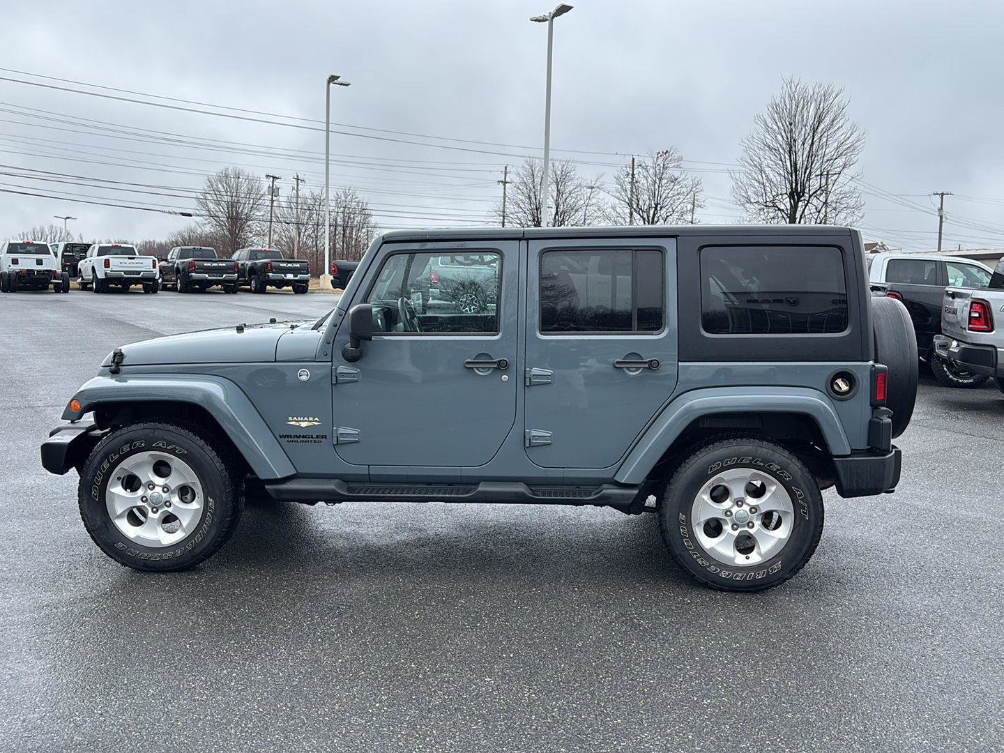 Used 2015 Jeep Wrangler Unlimited Sahara w/ Connectivity Group image 8