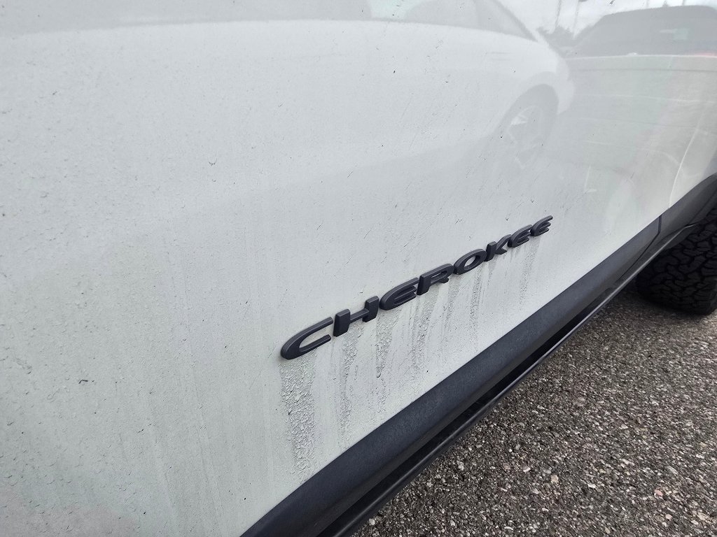 Used 2019 Jeep Cherokee Trailhawk w/ Cold Weather Group AWD/4WD image 31