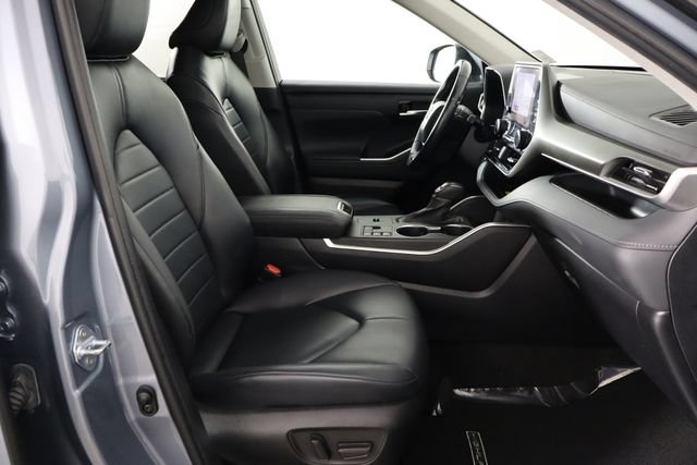 Used 2023 Toyota Highlander XLE FWD image 18