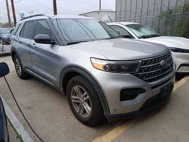 Used 2023 Ford Explorer XLT image 4