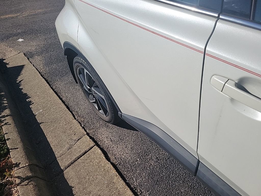 Used 2021 Toyota C-HR Limited image 9