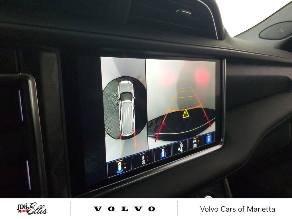 Used 2024 GMC Yukon Denali RWD image 32