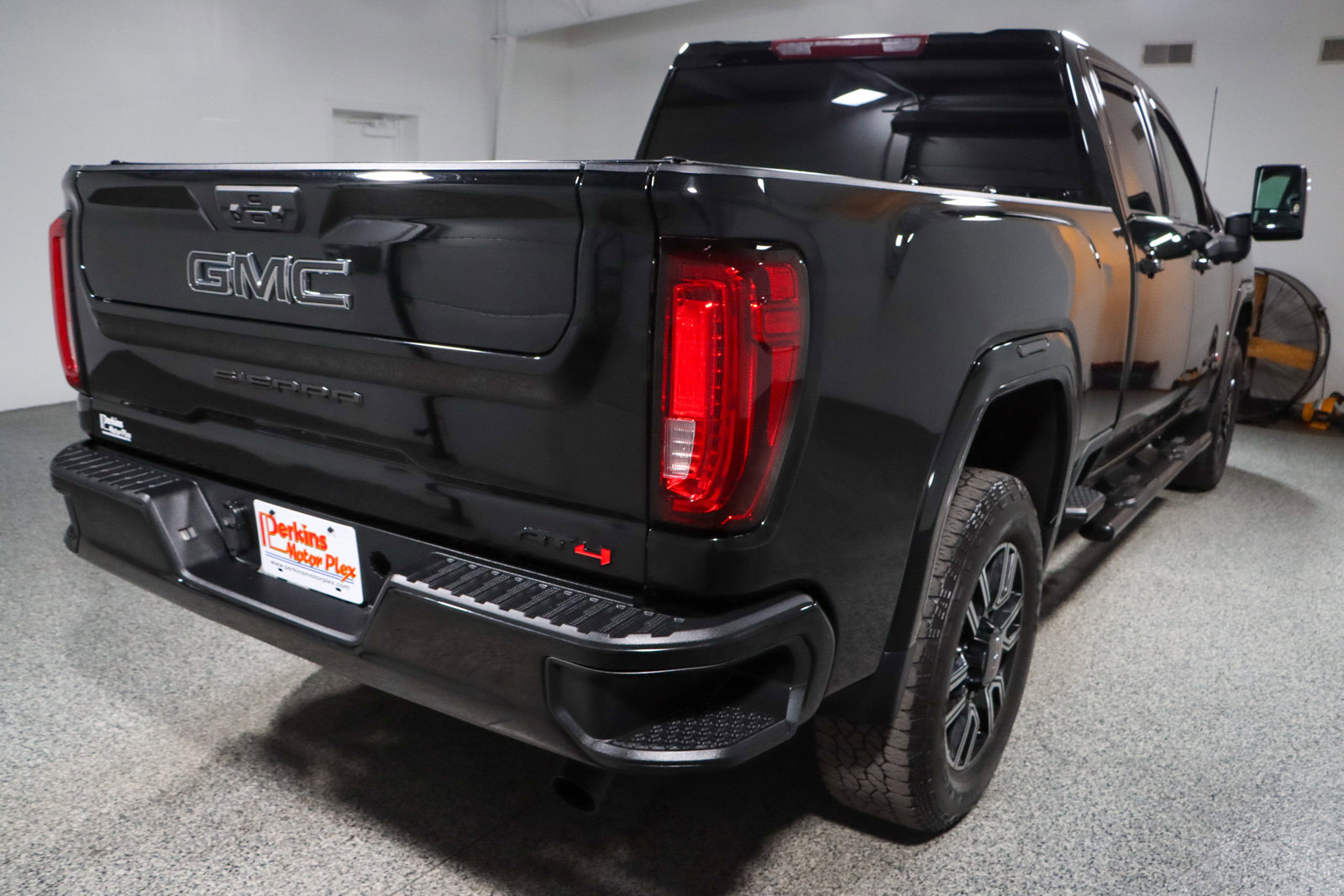 Used 2022 GMC Sierra 2500 AT4 w/ Snow Plow Prep/Camper Package image 7