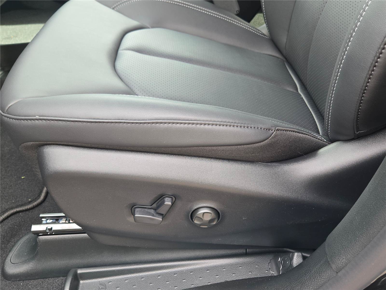 New 2027 Chrysler Pacifica Select FWD image 20