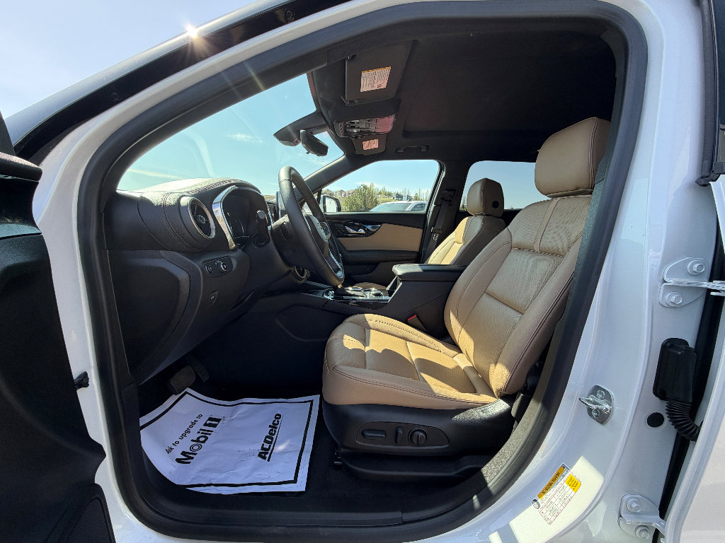 Used 2025 Chevrolet Blazer Premier w/ Driver Confidence II Package AWD/4WD image 2