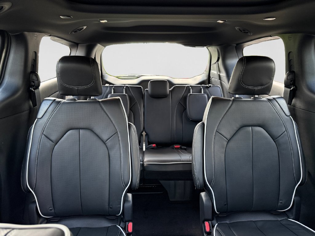 New 2027 Chrysler Pacifica Limited AWD/4WD image 16