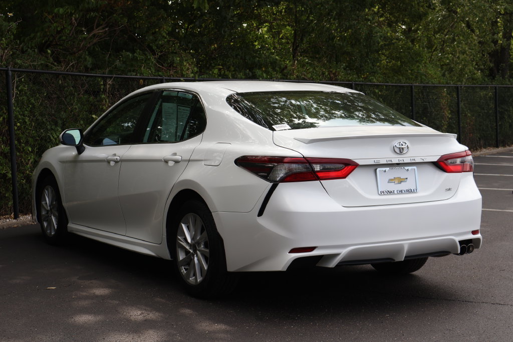 Used 2024 Toyota Camry SE FWD image 5