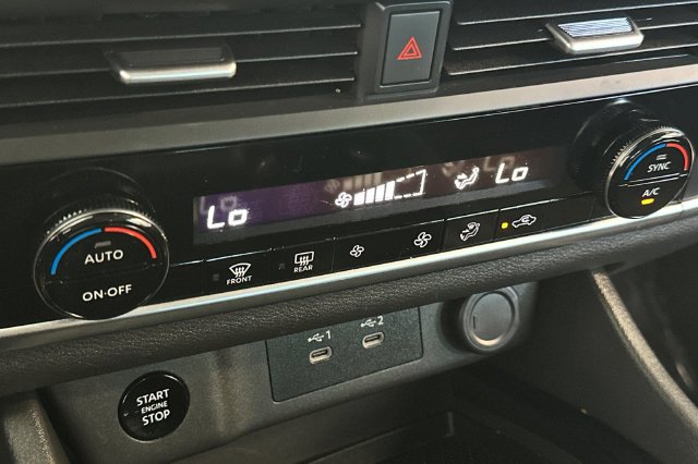 Used 2025 Nissan Rogue SV AWD/4WD image 23