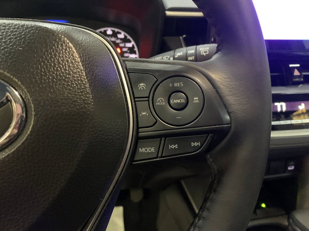 Used 2025 Toyota Corolla Cross AWD Hybrid w/ Moonroof Package image 29