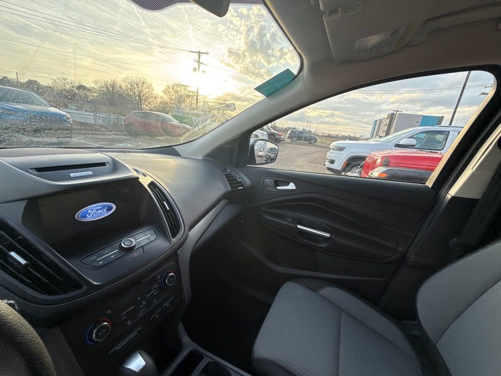 Used 2017 Ford Escape SE w/ Equipment Group 201A image 13