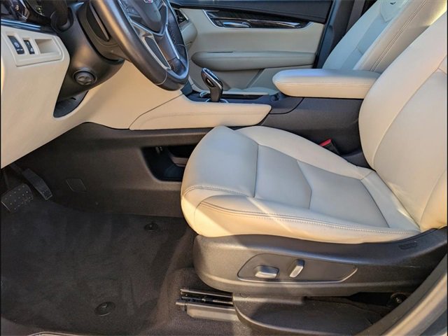 Used 2019 Cadillac XT5 FWD image 9