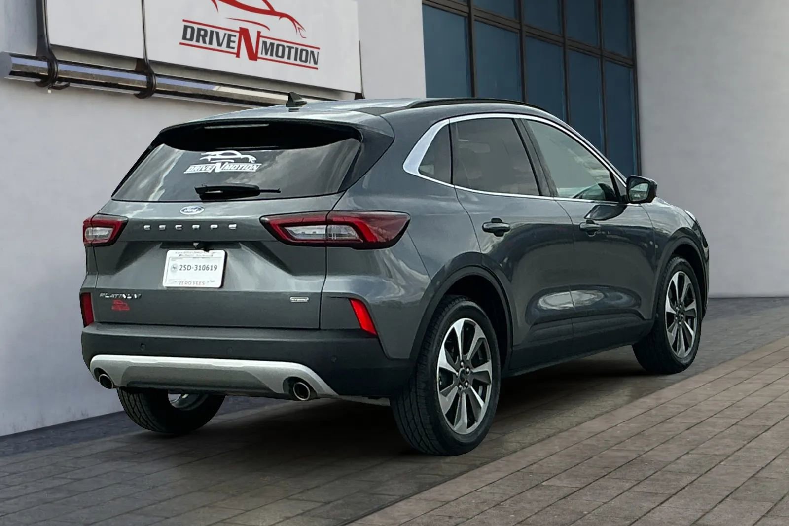 Used 2023 Ford Escape Platinum image 4