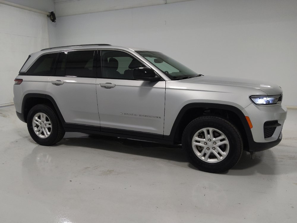 Used 2023 Jeep Grand Cherokee Laredo w/ Luxury Tech Group I AWD/4WD image 11
