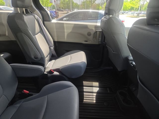 Used 2024 Toyota Sienna XLE w/ XLE Plus Package image 10