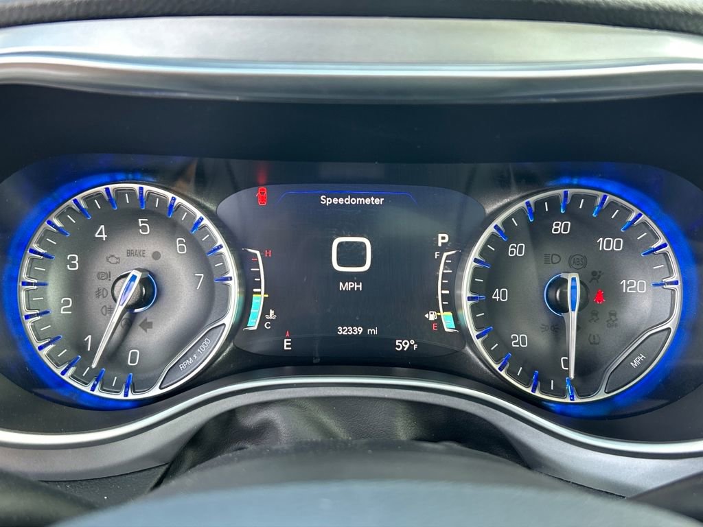 Used 2025 Chrysler Pacifica Limited image 15