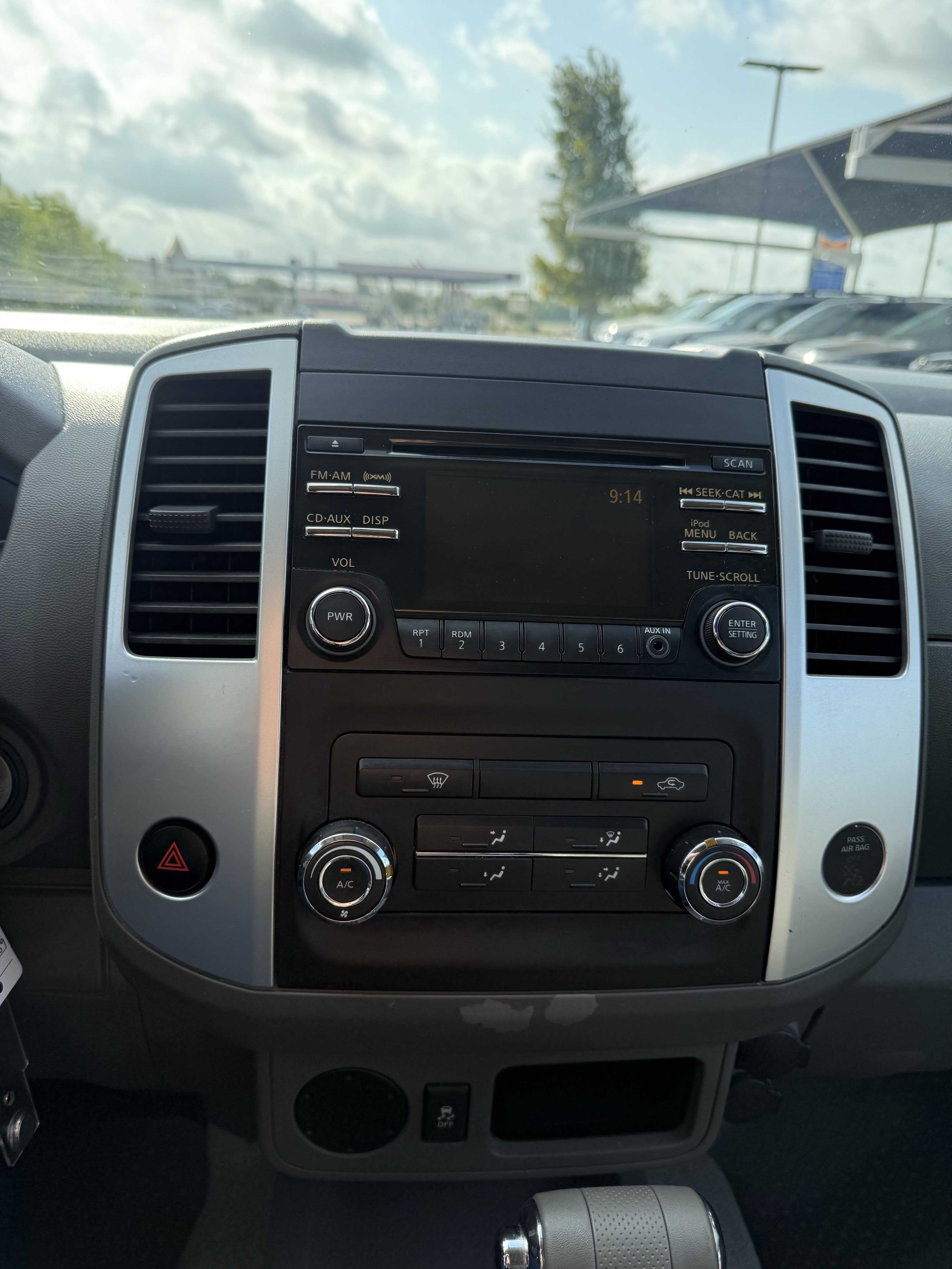Used 2014 Nissan Frontier Desert Runner RWD image 28