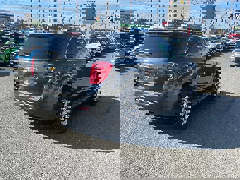 Used 2017 Chevrolet Equinox LS image 4