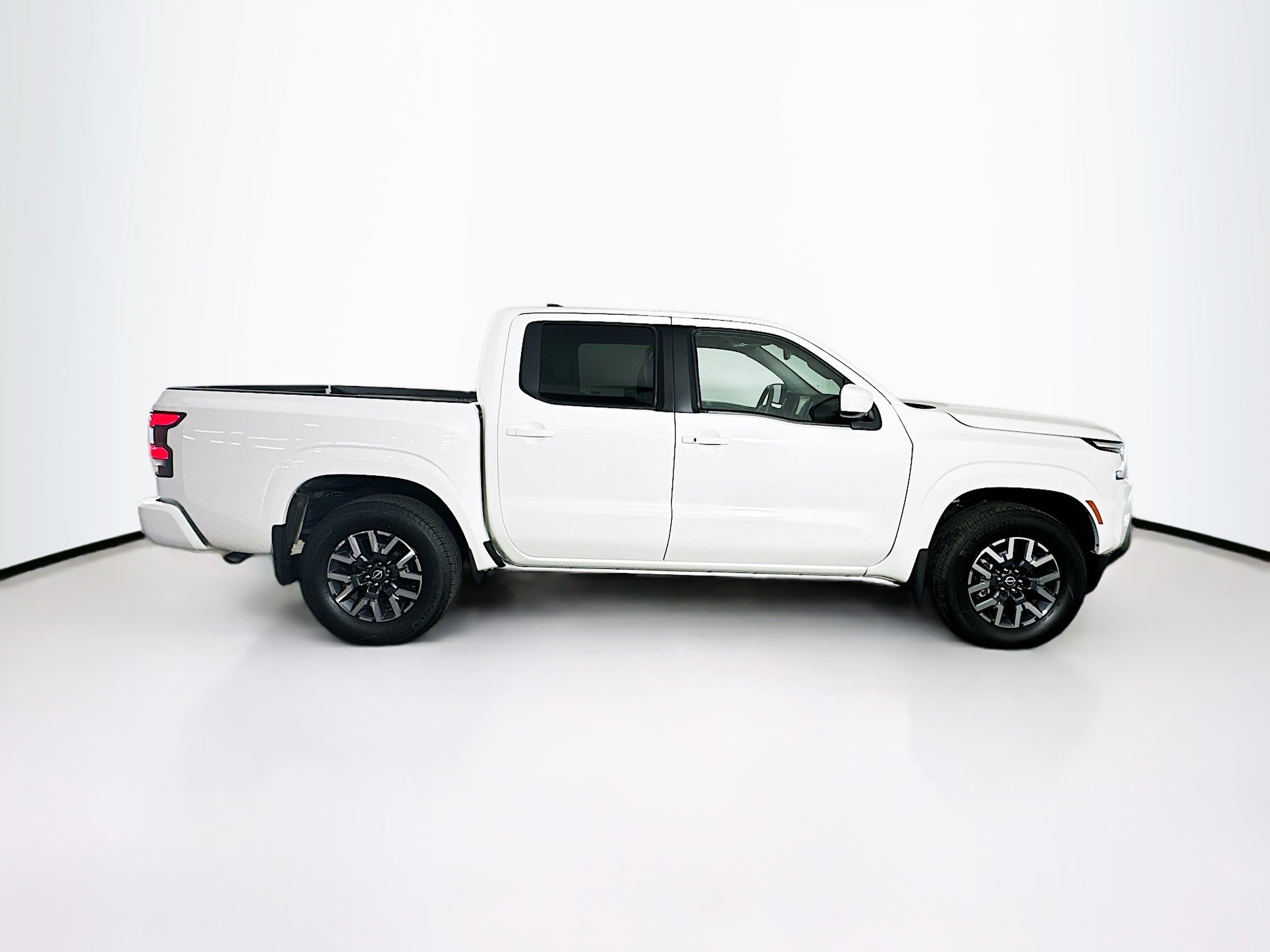 Used 2024 Nissan Frontier SL image 10
