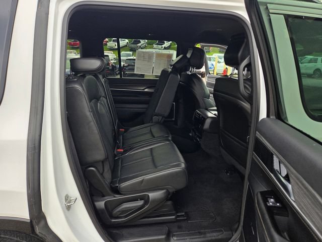 Used 2023 Jeep Wagoneer Series II AWD/4WD image 13