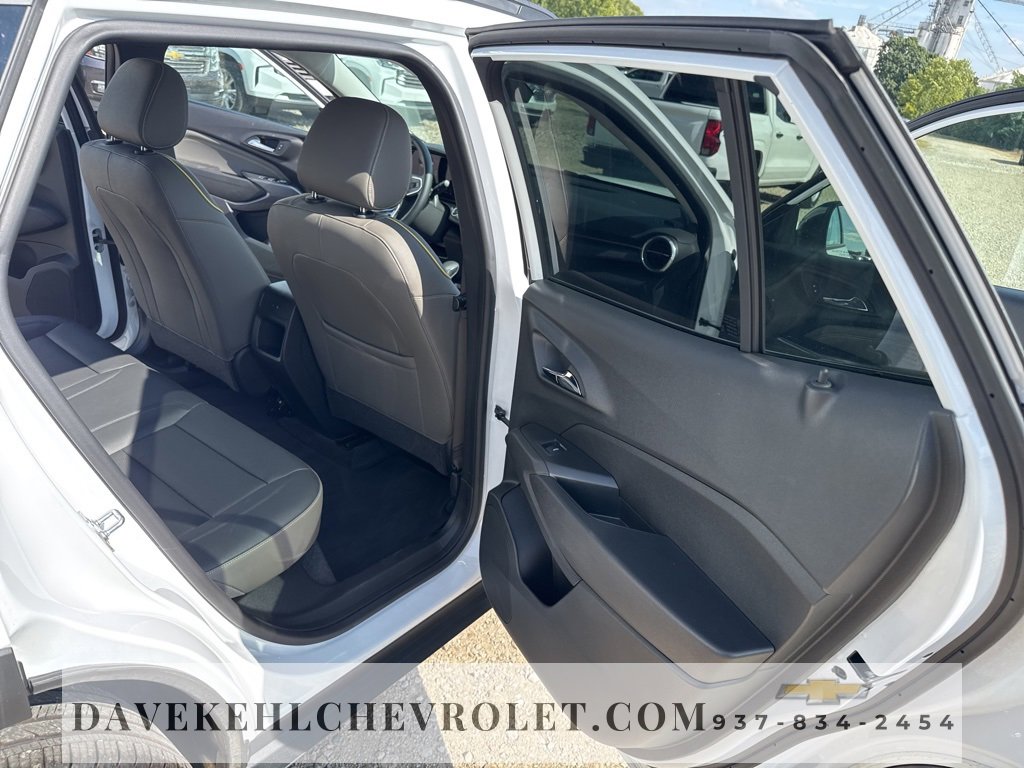 Used 2025 Chevrolet Trax ACTIV w/ Sunroof Package image 23
