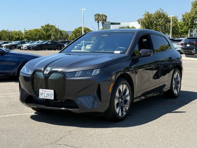 Used 2026 BMW iX xDrive60 w/ Premium Package AWD/4WD image 2