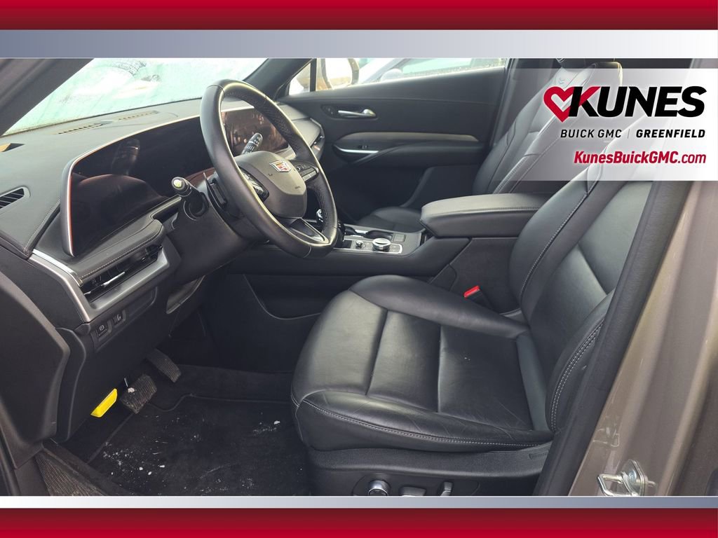 Used 2025 Cadillac XT4 Premium Luxury image 17