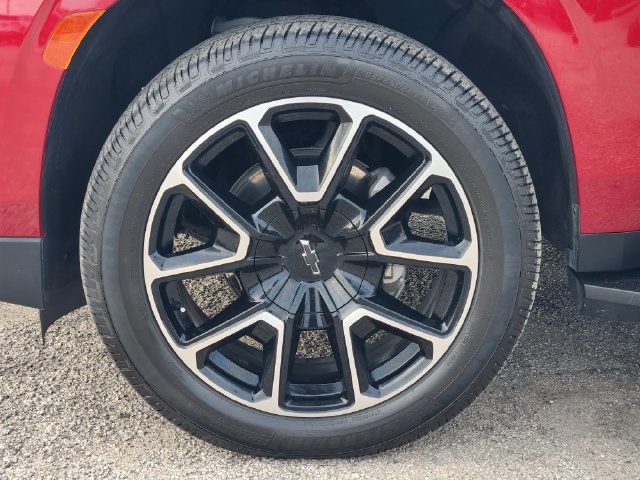 Used 2024 Chevrolet Suburban RST w/ Luxury Package RWD image 10