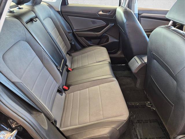 Used 2025 Volkswagen Jetta SE FWD image 25