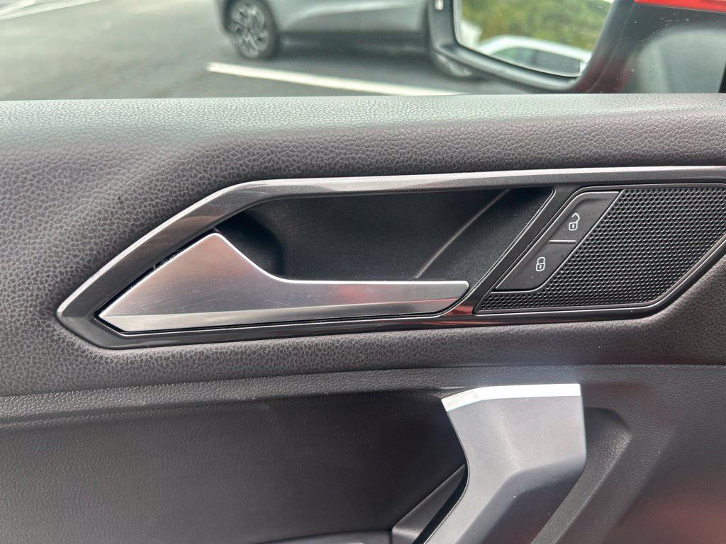 Used 2018 Volkswagen Tiguan SE AWD/4WD image 14