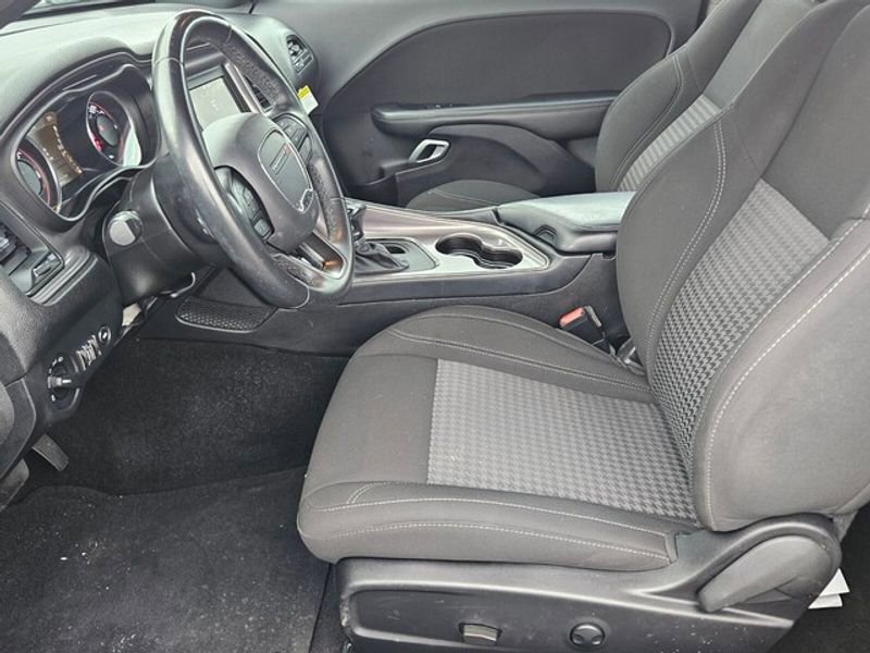 Used 2023 Dodge Challenger SXT image 7
