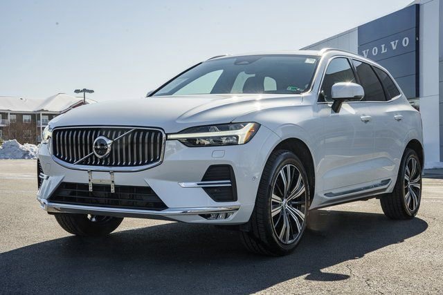 Used 2023 Volvo XC60 B5 Plus w/ Protection Package Premier image 3