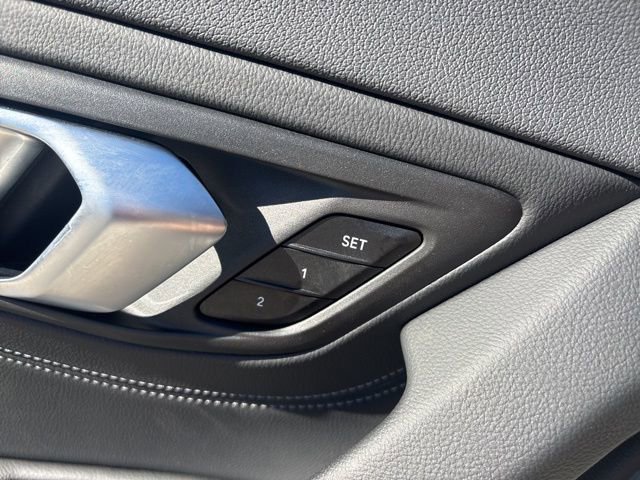 Used 2022 BMW Z4 M40i w/ Premium Package image 21