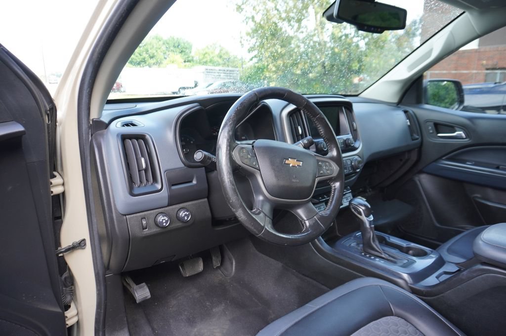 Used 2022 Chevrolet Colorado Z71 AWD/4WD image 3