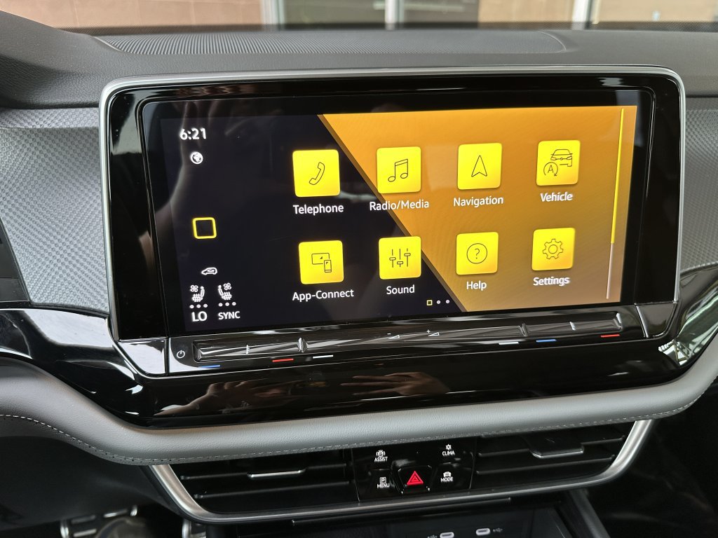Used 2024 Volkswagen Atlas Peak Edition SE AWD/4WD image 21