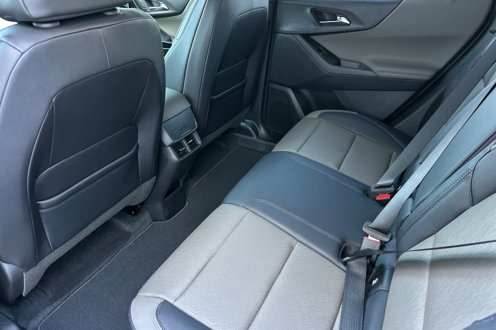 New 2026 Chevrolet Equinox LT w/ Convenience Package II FWD image 12