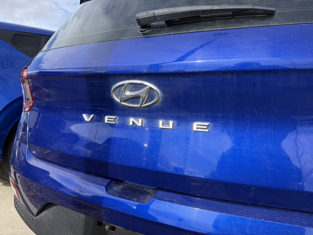 Used 2023 Hyundai Venue Limited w/ Cargo Package image 9