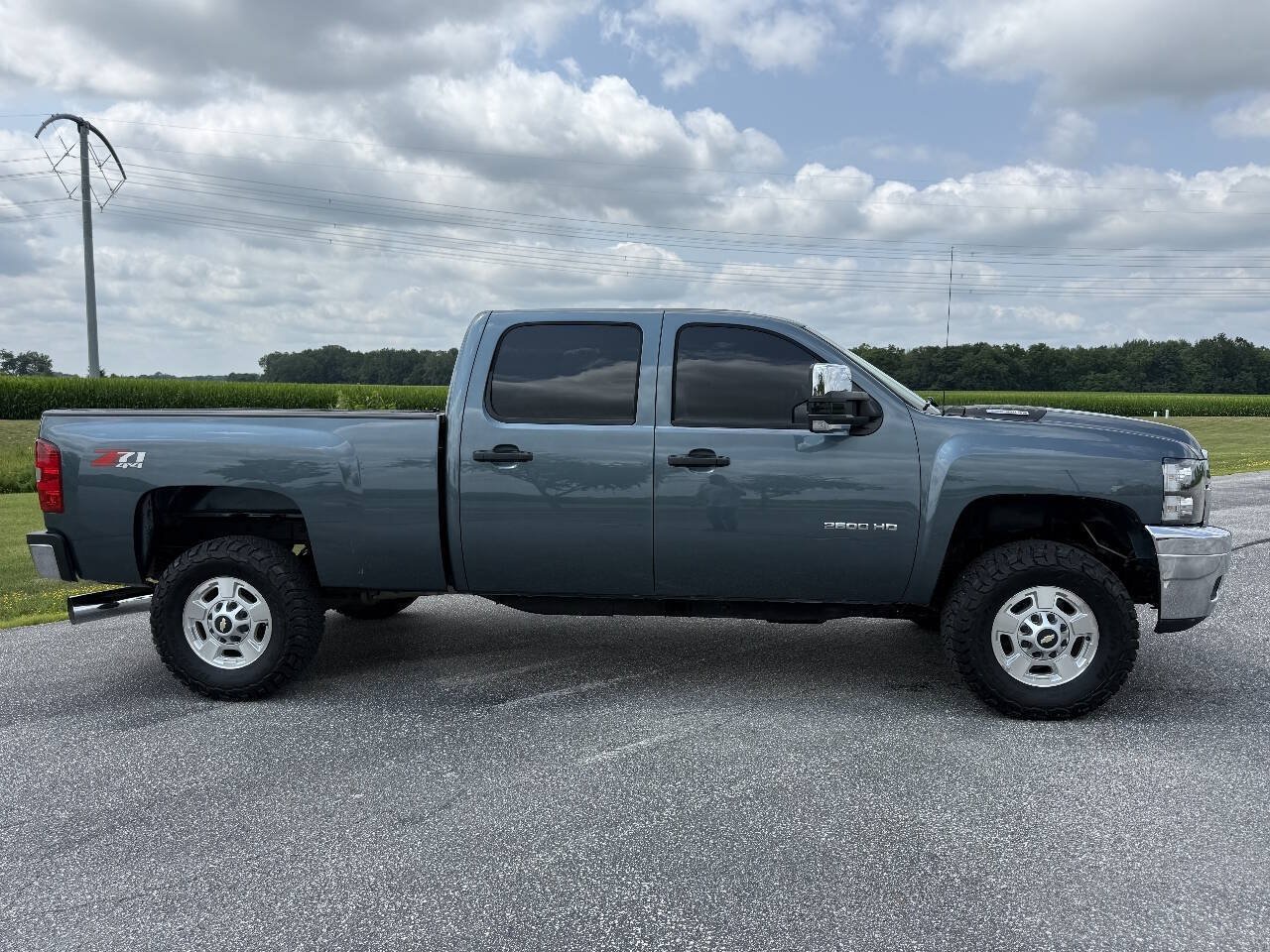 Used 2011 Chevrolet Silverado 2500 LT w/ Interior Plus Package AWD/4WD image 5