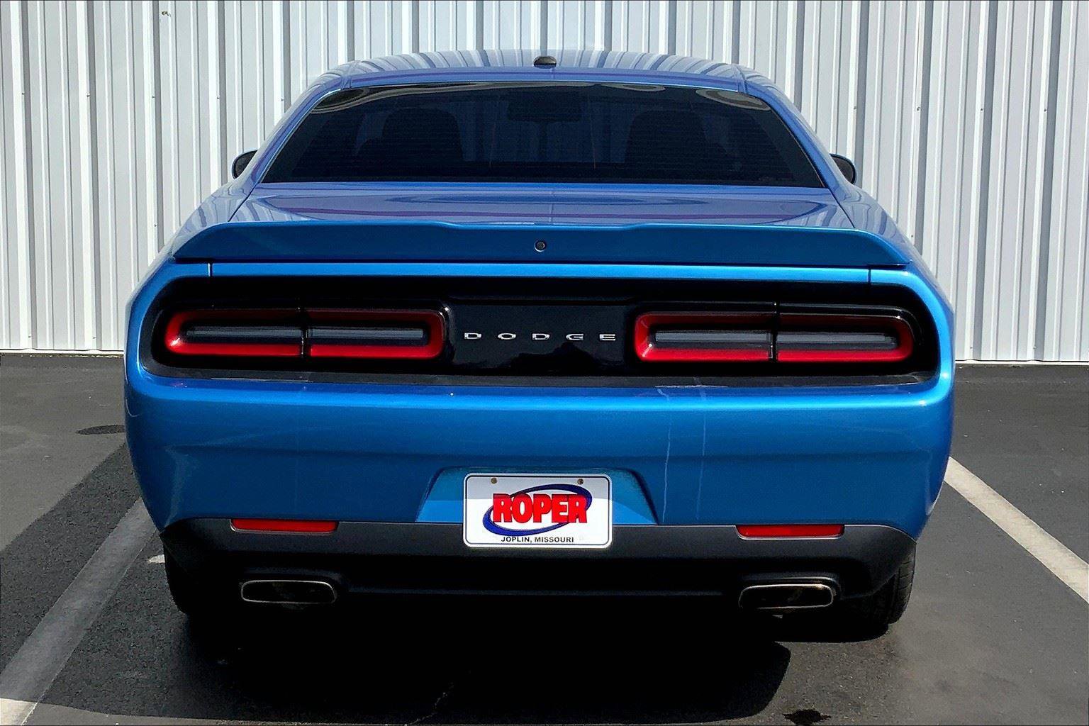 Used 2019 Dodge Challenger SXT image 4