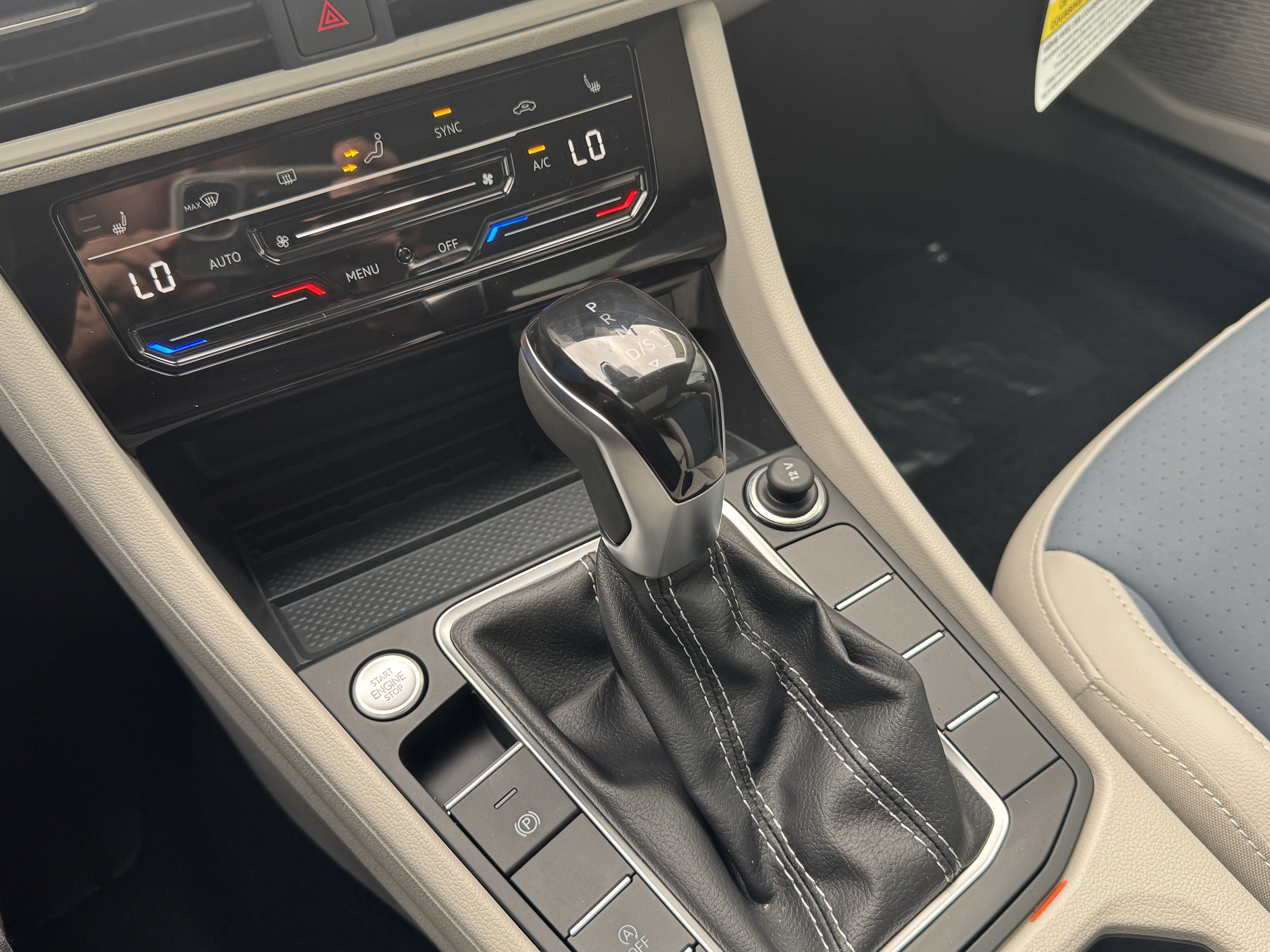New 2027 Volkswagen Jetta SE FWD image 13