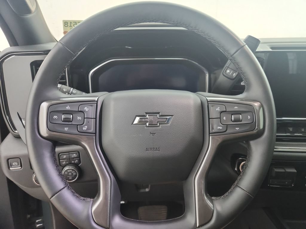 Used 2025 Chevrolet Silverado 2500 ZR2 w/ Technology Package AWD/4WD image 15