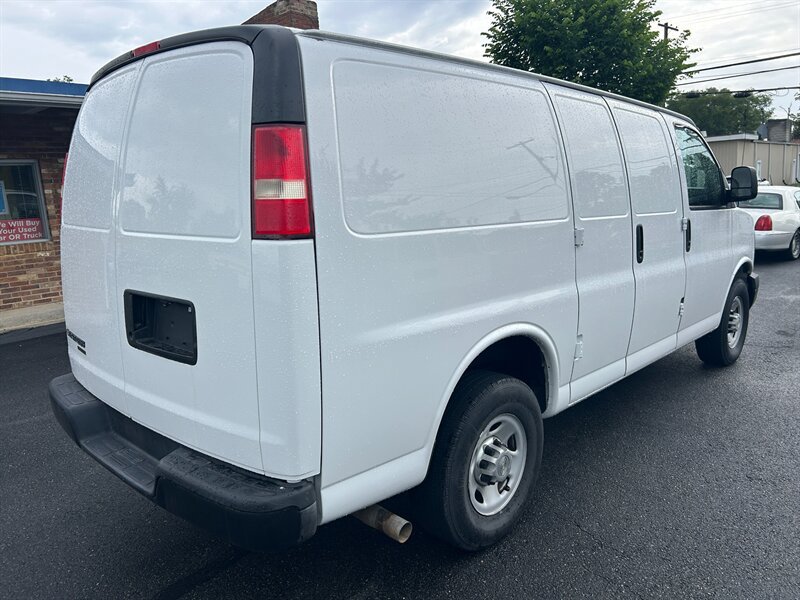 Used 2013 Chevrolet Express 2500 RWD image 3